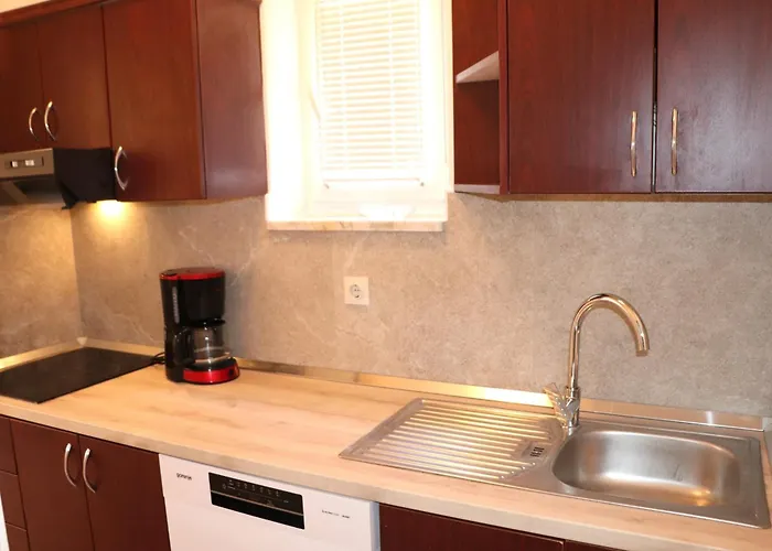 بيت للعطل A 2 With Terrace Garden And Sea View